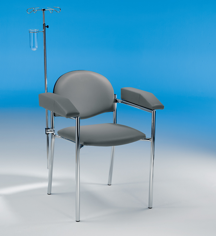Infúzní stojan pro podávání infúzí v sedě, připevnitelný na židle a křesla