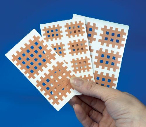 CROSS TAPE, prokrvovací náplast proti bolesti, 9 náplastí, 4 x 3 proužky, hnědá
